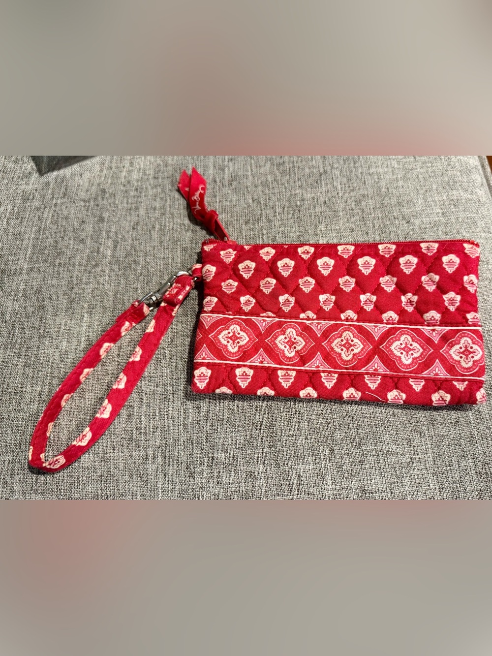 NWOT Red Quilted Vera Bradley Pattern Wristlet Pouch. Pet / Smoke Free Home.